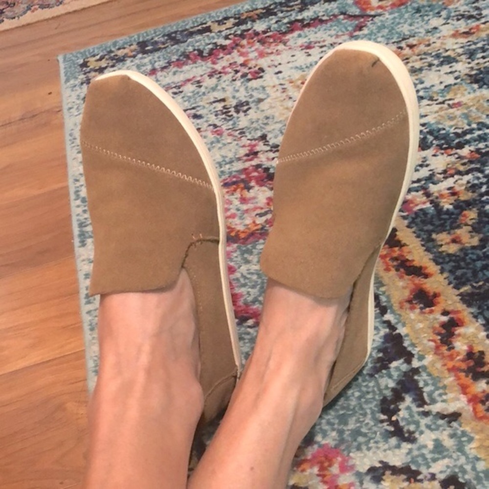Toms tan suede loafers